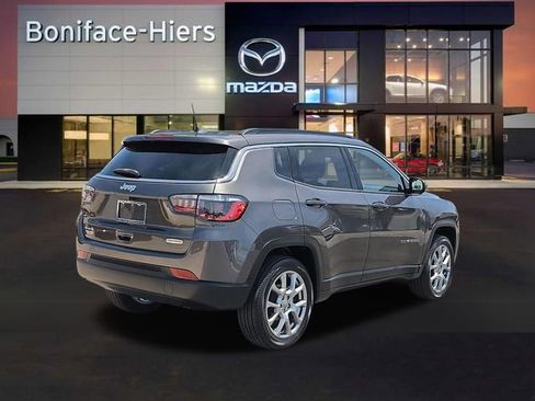 Used 2022 Jeep Compass Latitude w/ Sun and Sound Group AWD/4WD image 4