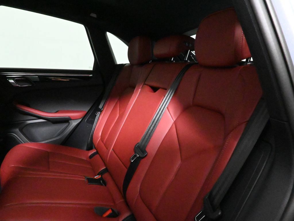 Used 2026 Porsche Macan AWD/4WD image 37