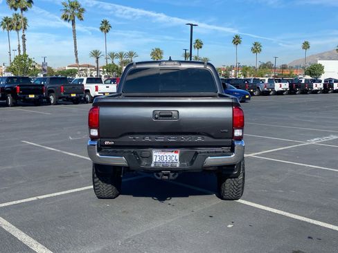 Used 2018 Toyota Tacoma SR5 image 4