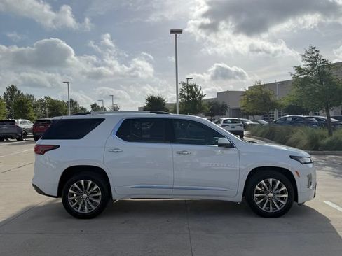 Used 2022 Chevrolet Traverse Premier FWD image 3
