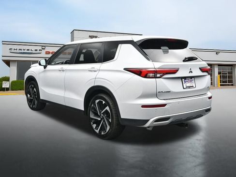 Used 2024 Mitsubishi Outlander SE AWD/4WD image 3