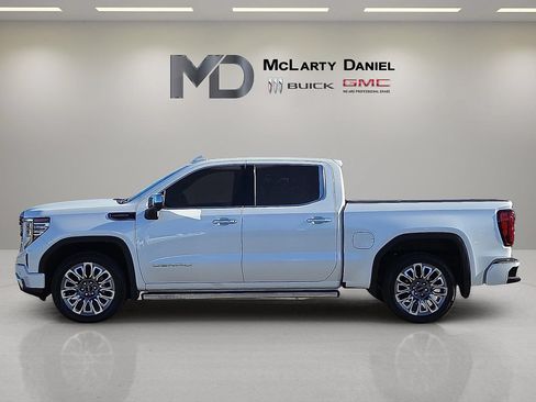 Certified 2024 GMC Sierra 1500 Denali Ultimate AWD/4WD image 3