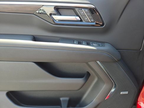 New 2025 Chevrolet Suburban Premier image 10