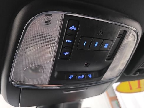 Used 2017 Dodge Durango R/T w/ Technology Group AWD/4WD image 22