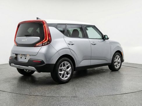 Used 2025 Kia Soul LX w/ LX Technology Package image 9