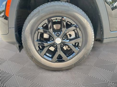 Used 2022 Jeep Grand Cherokee Limited AWD/4WD image 11
