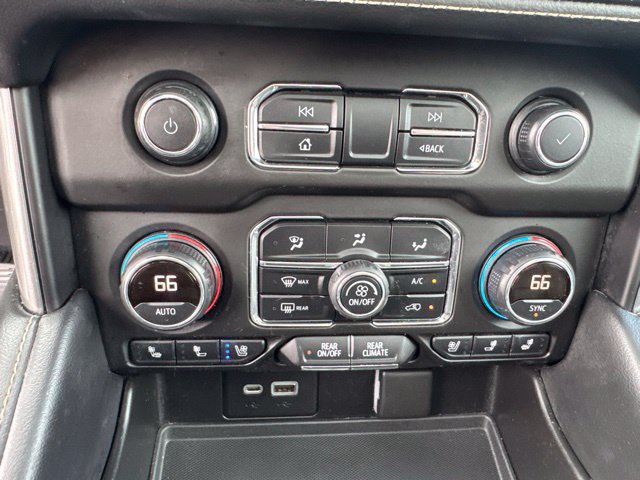 Used 2021 Chevrolet Tahoe Premier w/ Premium Package AWD/4WD image 19