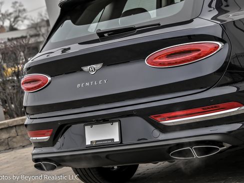 Used 2022 Bentley Bentayga image 15