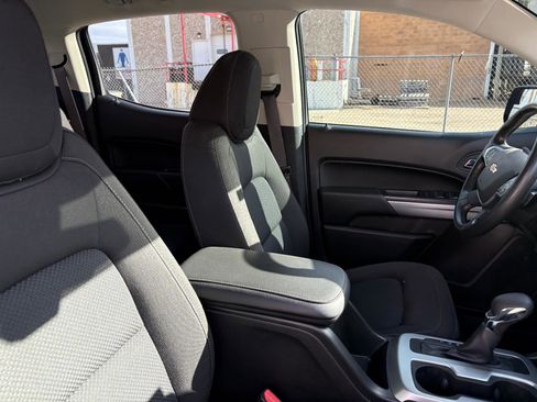 Used 2022 Chevrolet Colorado LT w/ LT Convenience Package image 11