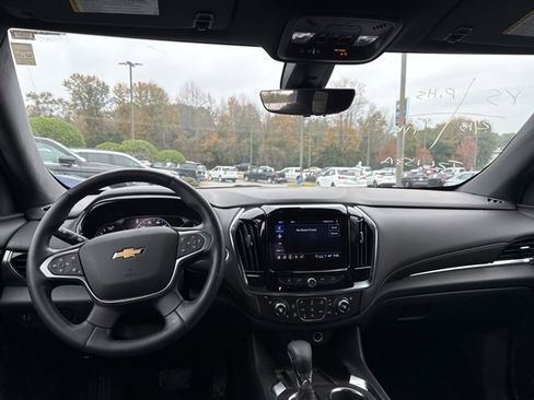 Used 2023 Chevrolet Traverse Premier image 8