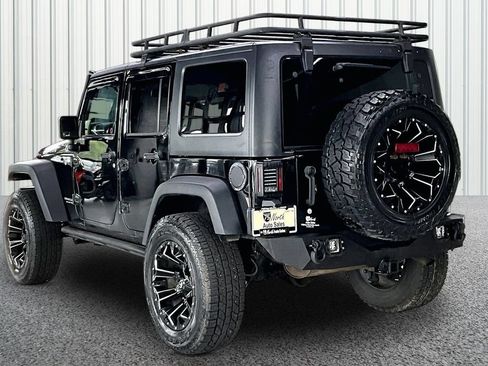 Used 2017 Jeep Wrangler Unlimited Rubicon w/ Dual Top Group AWD/4WD image 4