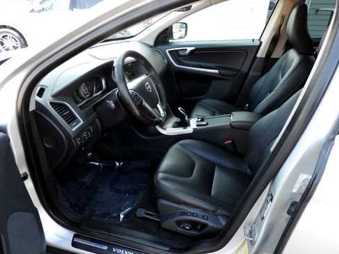 Used 2016 Volvo XC60 T5 Platinum w/ Climate Package image 6