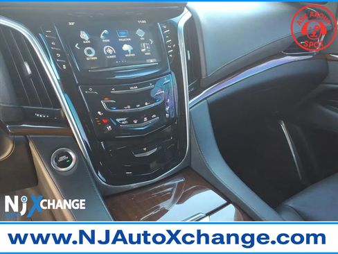 Used 2018 Cadillac Escalade Premium Luxury image 35