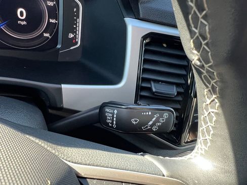 Used 2022 Volkswagen Atlas Cross Sport SE image 23