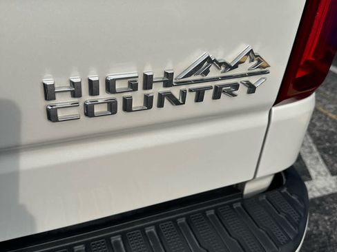 Used 2023 Chevrolet Silverado 1500 High Country w/ High Country Premium Package AWD/4WD image 7