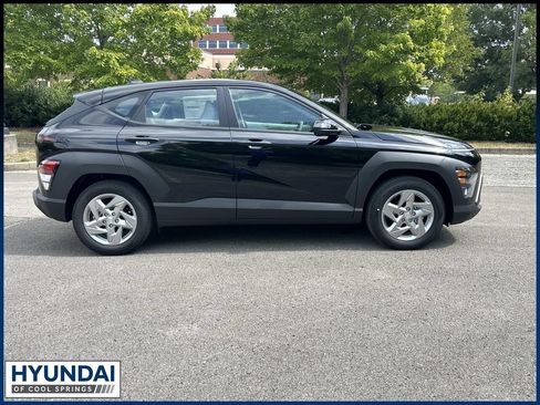 New 2027 Hyundai Kona SE FWD image 8