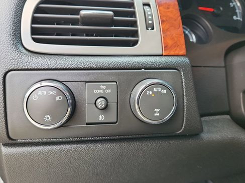 Used 2014 Chevrolet Suburban LT w/ Luxury Package image 25