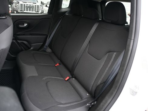 Used 2023 Jeep Renegade Altitude image 10