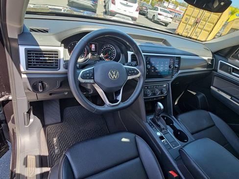 Used 2021 Volkswagen Atlas SE w/ Panoramic Sunroof Package FWD image 17