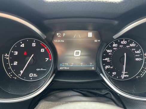 Used 2022 Alfa Romeo Stelvio Ti w/ Active Assist Plus Package AWD/4WD image 32