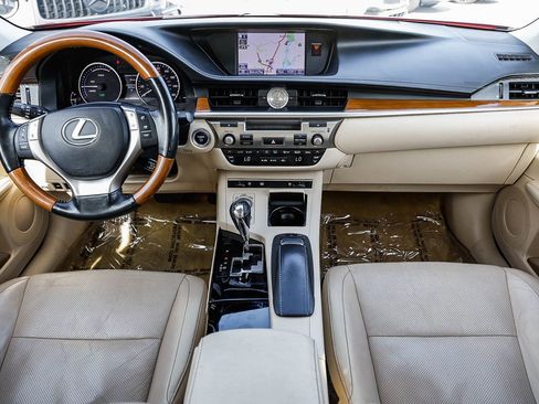 Used 2014 Lexus ES 300h w/ Luxury Package w/Bamboo Trim image 10