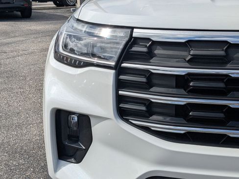 Used 2025 Ford Explorer Active w/ Active Comfort Package RWD image 10