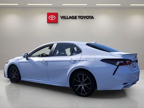 Certified 2023 Toyota Camry SE image 3