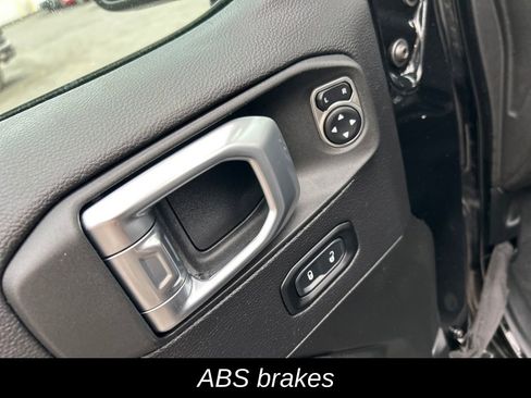 Used 2022 Jeep Wrangler Unlimited Sahara w/ Cold Weather Group image 13