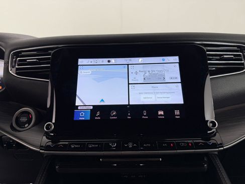 Used 2023 Jeep Wagoneer Series II w/ HD Trailer Tow Package image 21