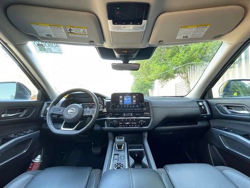 Used 2025 Nissan Pathfinder SL AWD/4WD image 30