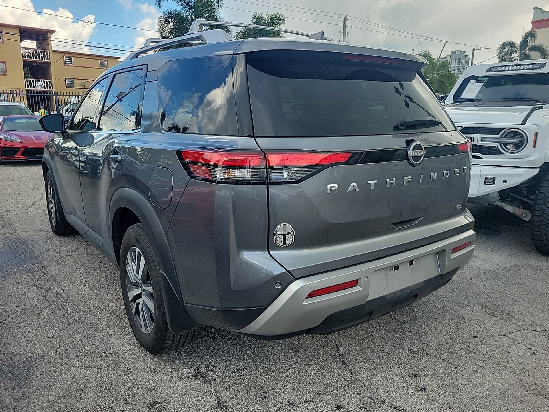 Used 2024 Nissan Pathfinder SL FWD image 10