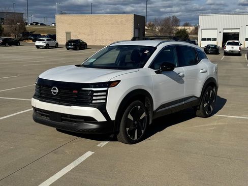 New 2026 Nissan Kicks SR w/ Cold Weather Package image 3