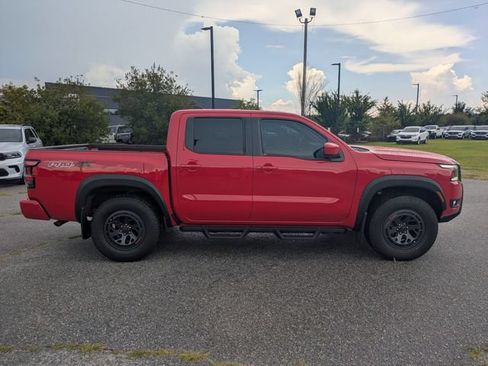 Used 2025 Nissan Frontier PRO-4X AWD/4WD image 2