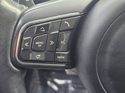 Used 2019 Jaguar F-PACE Premium image 26