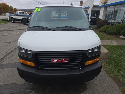 New 2025 GMC Savana 3500 Extended w/ Driver Convenience Package RWD image 10