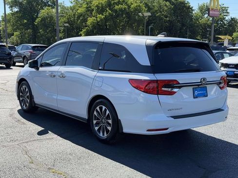 Used 2024 Honda Odyssey EX-L image 3
