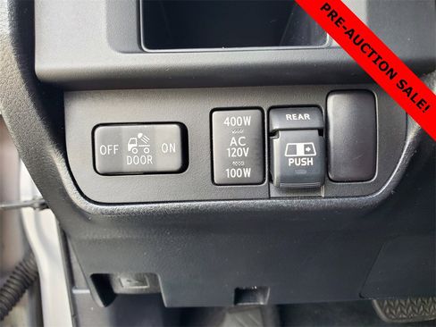 Used 2017 Toyota Tacoma TRD Sport image 21