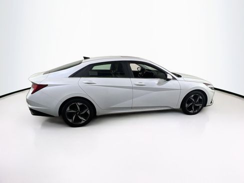 Used 2021 Hyundai Elantra Limited image 4