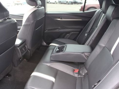 Used 2025 Toyota Camry SE image 31