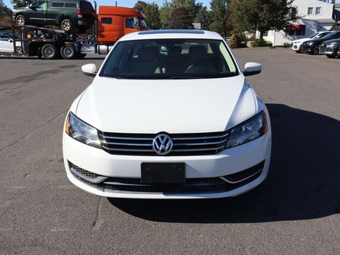 Used 2013 Volkswagen Passat TDI SE image 2