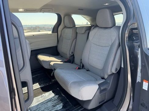 Used 2021 Toyota Sienna LE w/ LE Plus Package AWD/4WD image 11
