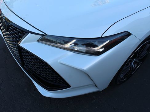 Used 2019 Toyota Avalon Touring w/ Advanced Safety Package FWD image 10