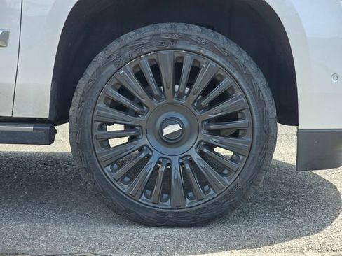Used 2017 Cadillac Escalade ESV Premium Luxury AWD/4WD image 9