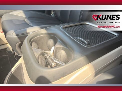 Used 2024 Chrysler Pacifica Touring-L FWD image 31