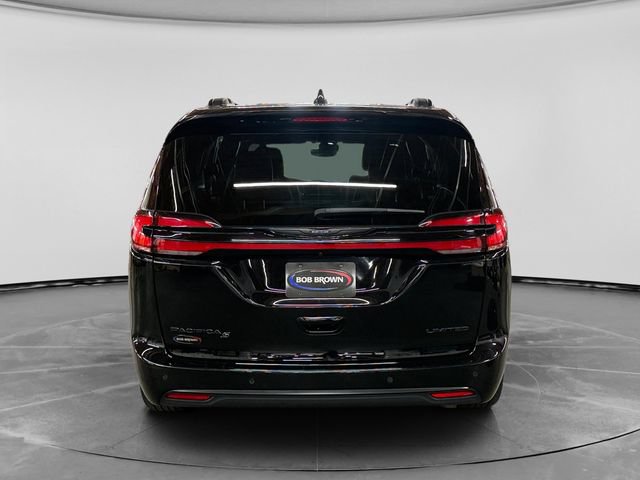 Used 2025 Chrysler Pacifica Limited FWD image 4