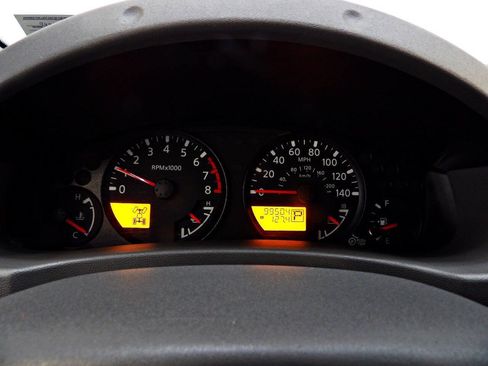 Used 2012 Nissan Frontier SV w/ SV Premium Utility Pkg AWD/4WD image 18