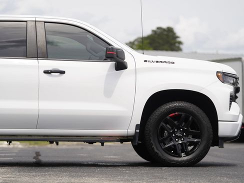 Used 2023 Chevrolet Silverado 1500 RST w/ Redline Edition AWD/4WD image 6