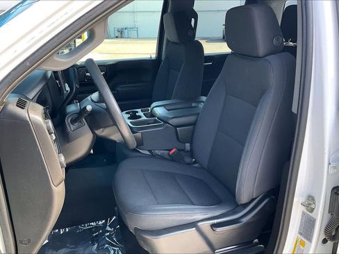 Used 2022 Chevrolet Silverado 2500 Custom w/ Custom Convenience Package image 8