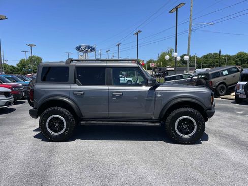 Used 2023 Ford Bronco Outer Banks w/ Sasquatch Package AWD/4WD image 2