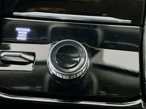 Used 2023 Jeep Grand Cherokee Limited image 25